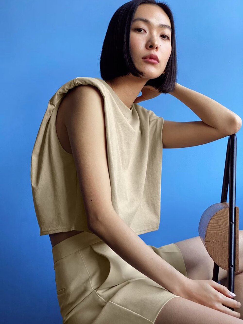 Aritzia Babaton Shoulder Pad Cropped Tee Olive Beige Size Extra Small